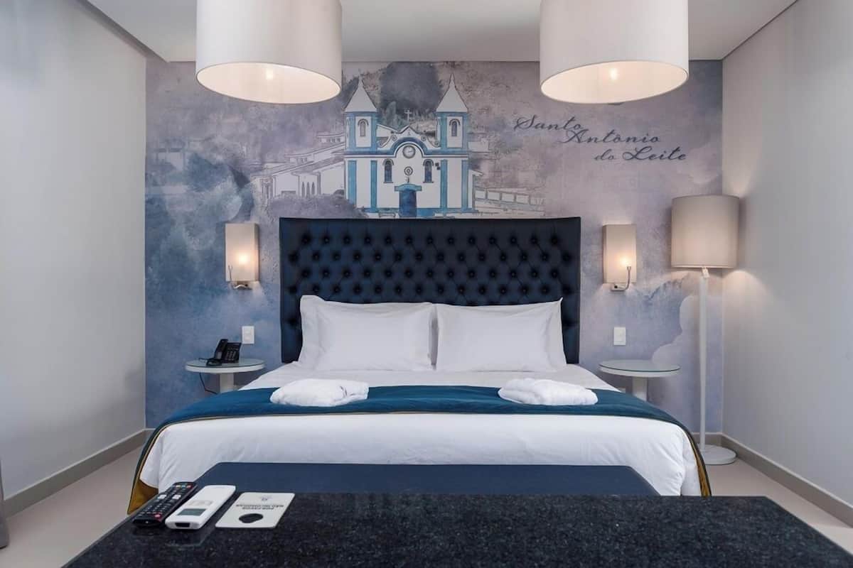 Suite | In-room safe, desk, blackout drapes, free WiFi