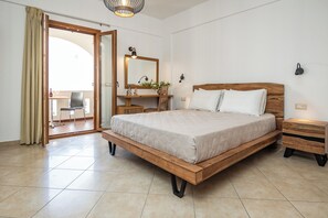 Premium bedding, individually decorated, individually furnished - KALLISTI STUDIOS (Naxos)