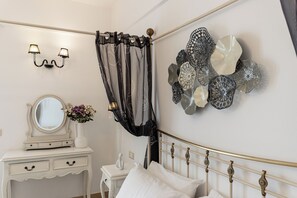 Phòng Deluxe | Bộ đồ giường cao cấp, trang trí khác biệt 