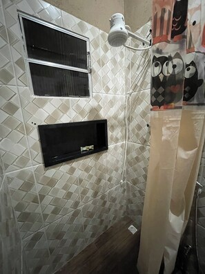 Handtücher, Seife, Shampoo, Toilettenpapier