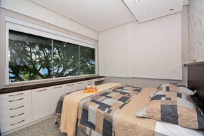 3 slaapkamers, een strijkplank/strijkijzer, internet, beddengoed