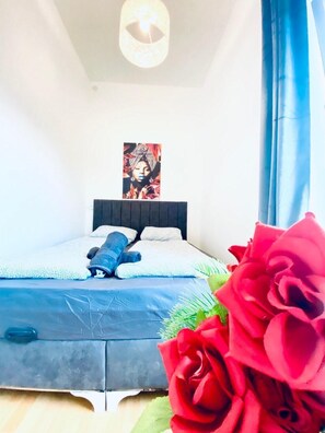 Room - Spacious 4 BR Apt Perfect for Groups (Vienna)