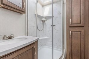 Bathroom - Shell-cation! (Gulf Shores)