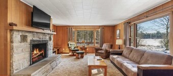 Eagle Villa on Otter Cove Lake