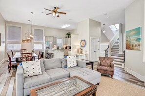 ハウス ベッド (複数台) スパ浴槽 プールビュー (Palazzo 30A) | リビング エリア | 50 インチの薄型テレビ (デジタル放送視聴可)