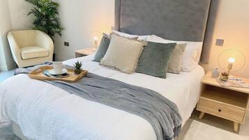 Iron/ironing board, free WiFi, bed sheets