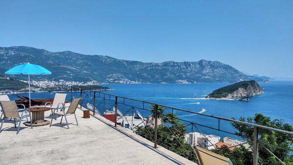 Rooftop terrace - High Hostel (Budva)