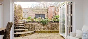 Stylish Retreat with Private Garden in Tetbury