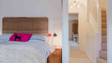 3 bedrooms, desk, iron/ironing board, free WiFi