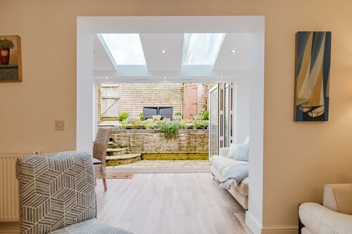 Stylish Retreat with Private Garden in Tetbury