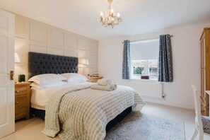 3 Schlafzimmer, Schreibtisch, Bügeleisen/Bügelbrett, kostenloses WLAN