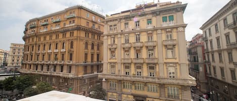 Superior-rum - utsikt mot staden - annex (Pzza Bovio) | Skrivbord, ljudisolering, barnsängar och gratis wi-fi