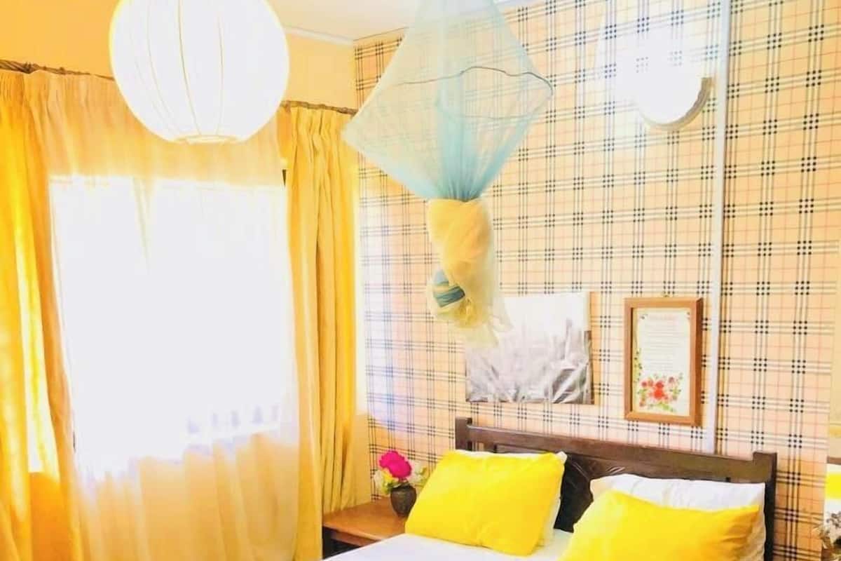 Quarto casal econômico, sacada | Individualmente decorados, individualmente mobiliados, escrivaninha