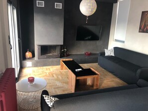 TV, fireplace, offices