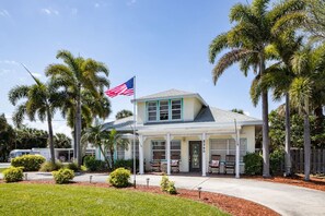 Exterior - Romantic Cottage w/King, Pool, Pickleball, Beaches (Melbourne)