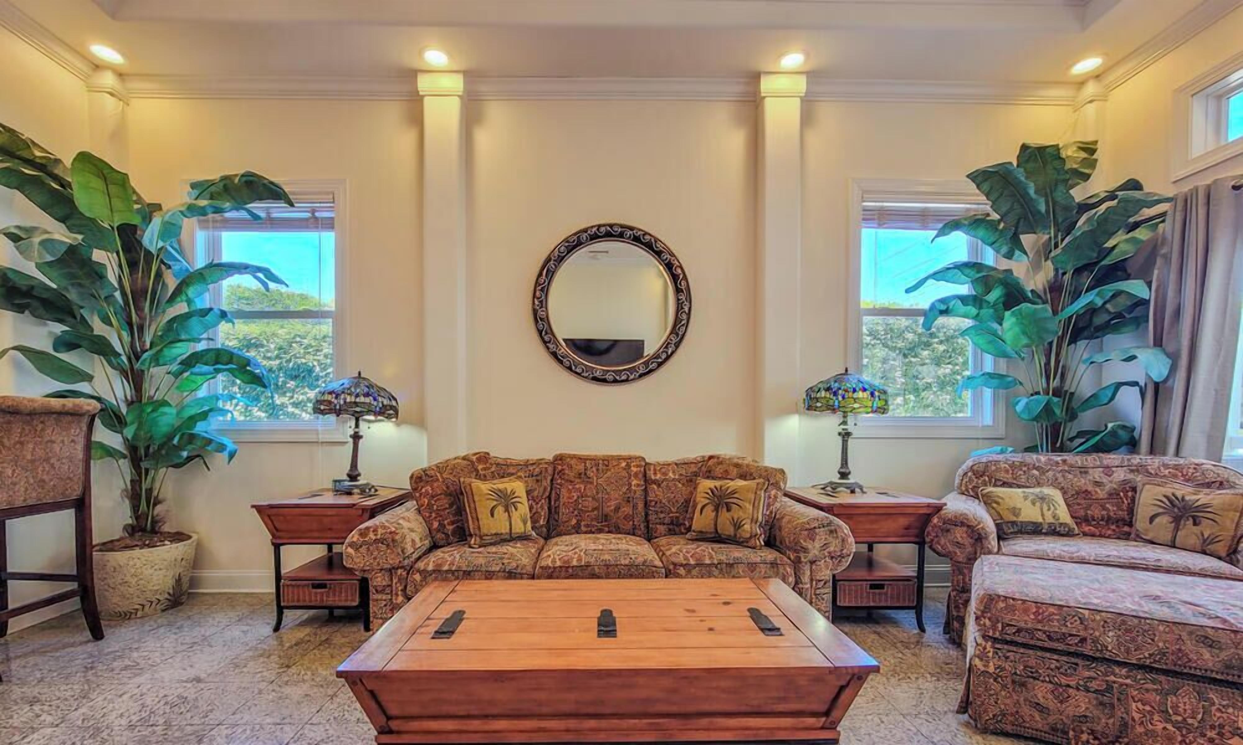 Oceanside Manor  Your Big, Pet-friendly Retreat - Topsail Beach, NC