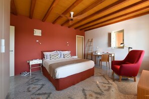 2 Schlafzimmer, Schreibtisch, Bügeleisen/Bügelbrett, Reisekinderbett