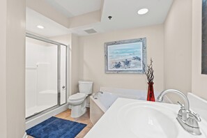 Bathroom - Paradise Pointe 10A-Oceanfront Luxury 4BR-Pool (North Myrtle Beach)