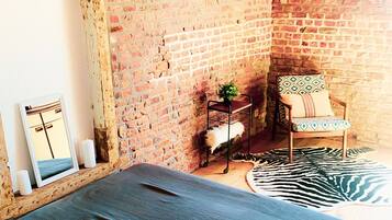 5 slaapkamers, een strijkplank/strijkijzer, reisbedje, gratis wifi