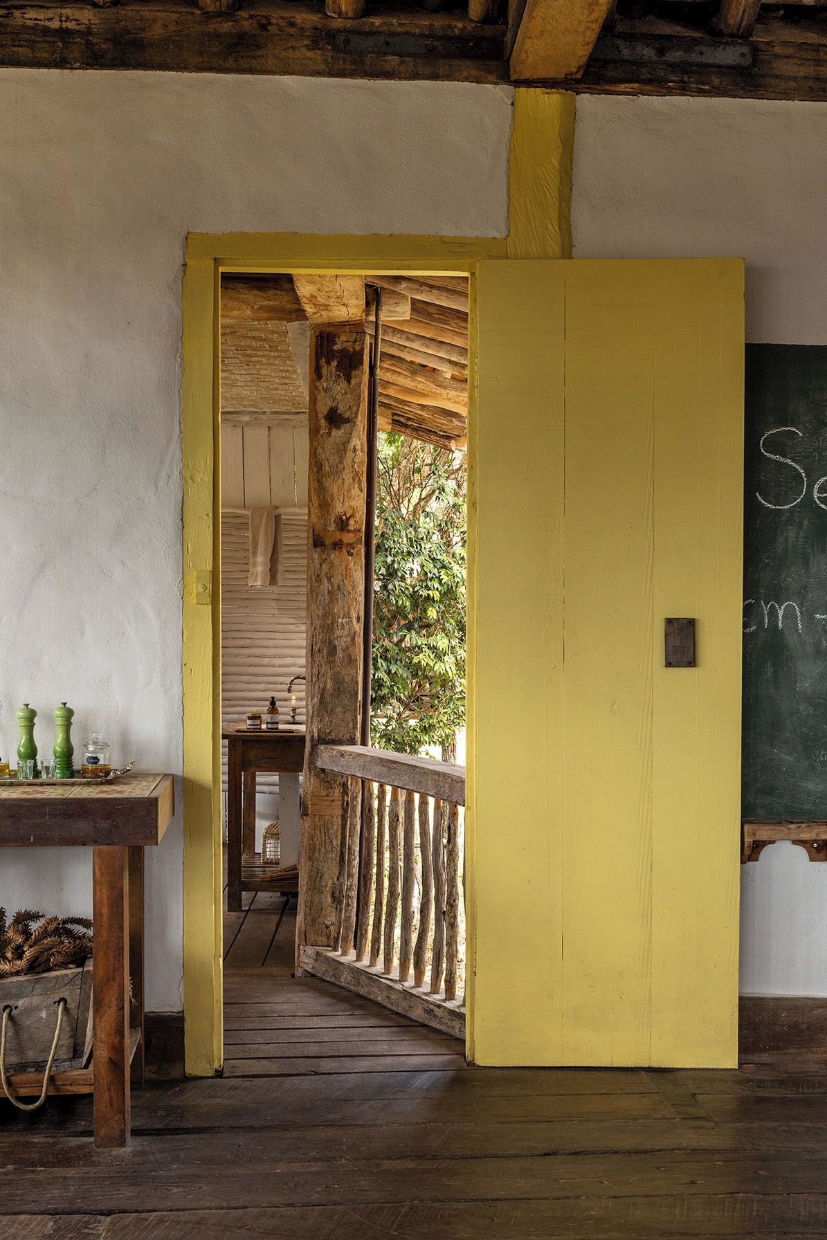 Comfort Studio, Lanai, Mountain View | Bathroom | Hair dryer, towels, soap, shampoo