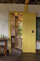 Comfort Studio, Lanai, Mountain View | Bathroom | Hair dryer, towels, soap, shampoo