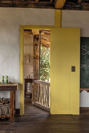 Estúdio conforto, varanda coberta, vista para a montanha | Banheiro | Secador de cabelo, toalhas de banho, sabonete, shampoo