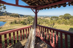 Familie studio suite, veranda, uitzicht op bergen | Terras