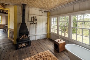 Comfort Studio, Lanai, Mountain View | Bathroom | Hair dryer, towels, soap, shampoo - Remote (Lima Duarte)