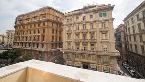 A multi-story building with classical architecture, featuring balconies and large windows. - P.C. BOUTIQUE H. LIFESTYLE NAPOLI CENTRO by ClaPa Group Dislocated Hospitality (Naples)