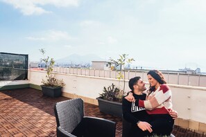 Deluxe Triple Room, Sea View | Desk, soundproofing, cribs/infant beds, free WiFi - P.C. BOUTIQUE H. LIFESTYLE NAPOLI CENTRO by ClaPa Group Dislocated Hospitality (Naples)