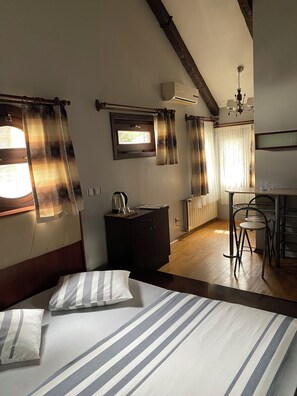 Deluxe Double Room Single Use | In-room safe, desk, laptop workspace, free WiFi - Konak Hotel Tuzla (Tuzla)