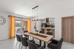 Dining - Villa Starlight Gaze (Debeljuhi)