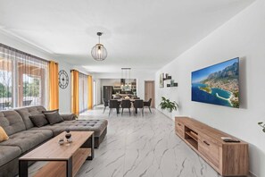 Smart TV, table football - Villa Starlight Gaze (Debeljuhi)