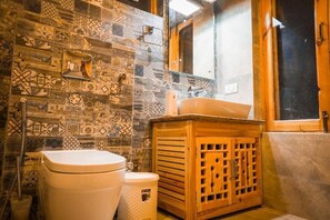 Deluxe Double Room, Mountain View | Bathroom