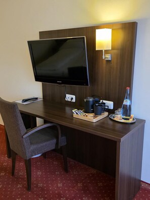 Superior Double Room, Balcony, Garden View | Room amenity