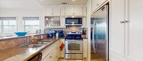 Réfrigérateur, micro-ondes, four, plaque de cuisson