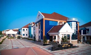 Mặt tiền nơi lưu trú