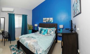 2 bedrooms, desk, iron/ironing board, WiFi