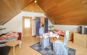 3 chambres, fer et planche à repasser, Wi-Fi, draps fournis