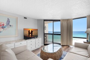 Condo, 1 très grand lit et 1 canapé-lit (SunDestin 1715) | Aire de séjour | Téléviseur