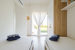 2 chambres, coffres-forts dans les chambres, bureau