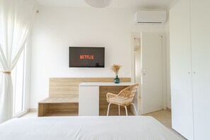 2 chambres, coffres-forts dans les chambres, bureau