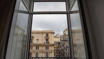 Suíte estúdio júnior, vista para a cidade, em edifício anexo (Via Guglielmo S. Felice) | Escrivaninha, quartos à prova de som, berços (sobretaxa)