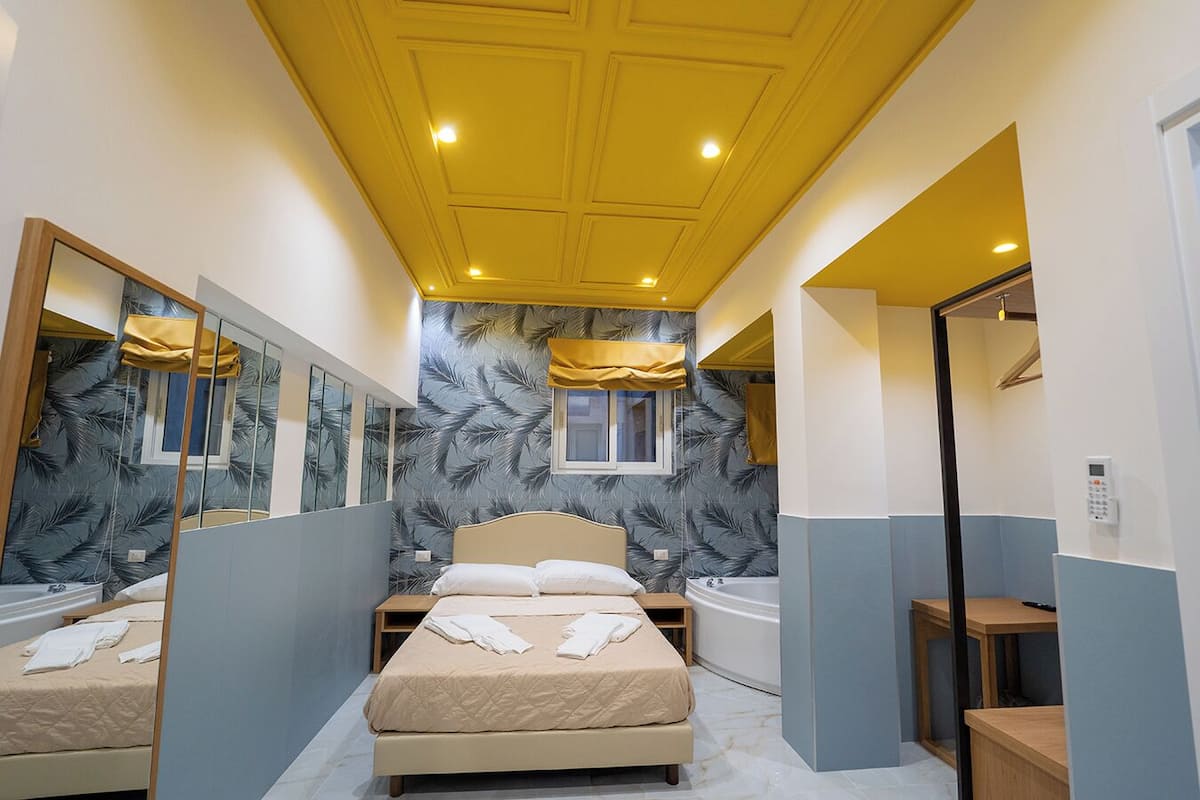 Standard Studio Suite, Tower | Desk, soundproofing, cribs/infant beds, free WiFi