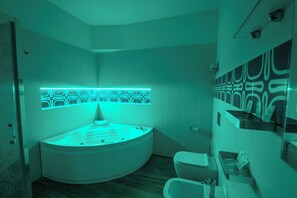 Luxe studio suite, bubbelbad, bijgebouw (Via Guglielmo S. Felice) | Bubbelbad