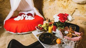 1 slaapkamer, een strijkplank/strijkijzer, internet, beddengoed