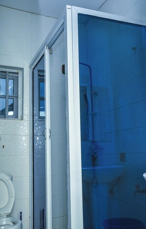 Shower, sandal, handuk, dan sabun