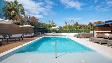 Outdoor pool, a heated pool