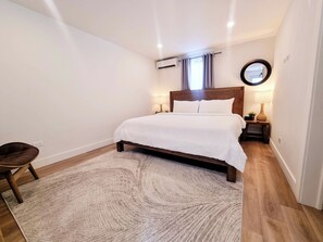 1 soverom, safe på rommet, wi-fi (inkludert) og sengetøy