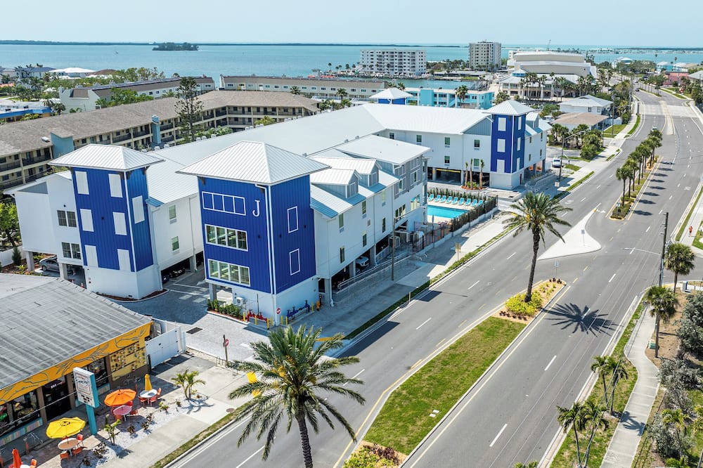 The J Hotel Dunedin near Honeymoon Island State Park, an Ascend Collection Hotel